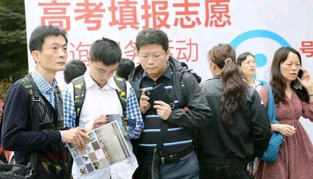 民辦本科vs公辦?？?高考分數過本科線后的十字路口抉擇